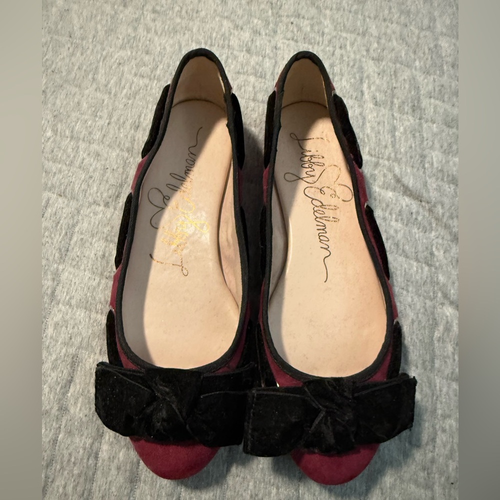 Libby Edelman Black and Burgundy Flats with bows - Picture 1 of 3